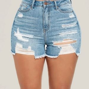 High waisted distressed Bermuda shorts size (L)